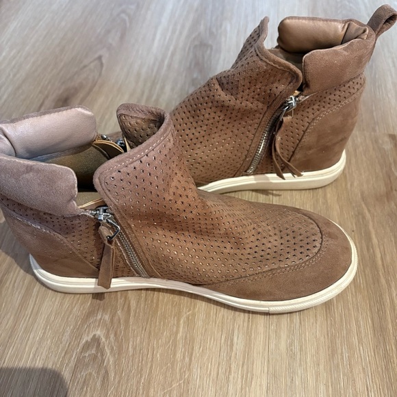 Madden Girl Brown Perforated Wedge Sneakers Ankle Boots – Size 8.5M - Picture 3 of 8